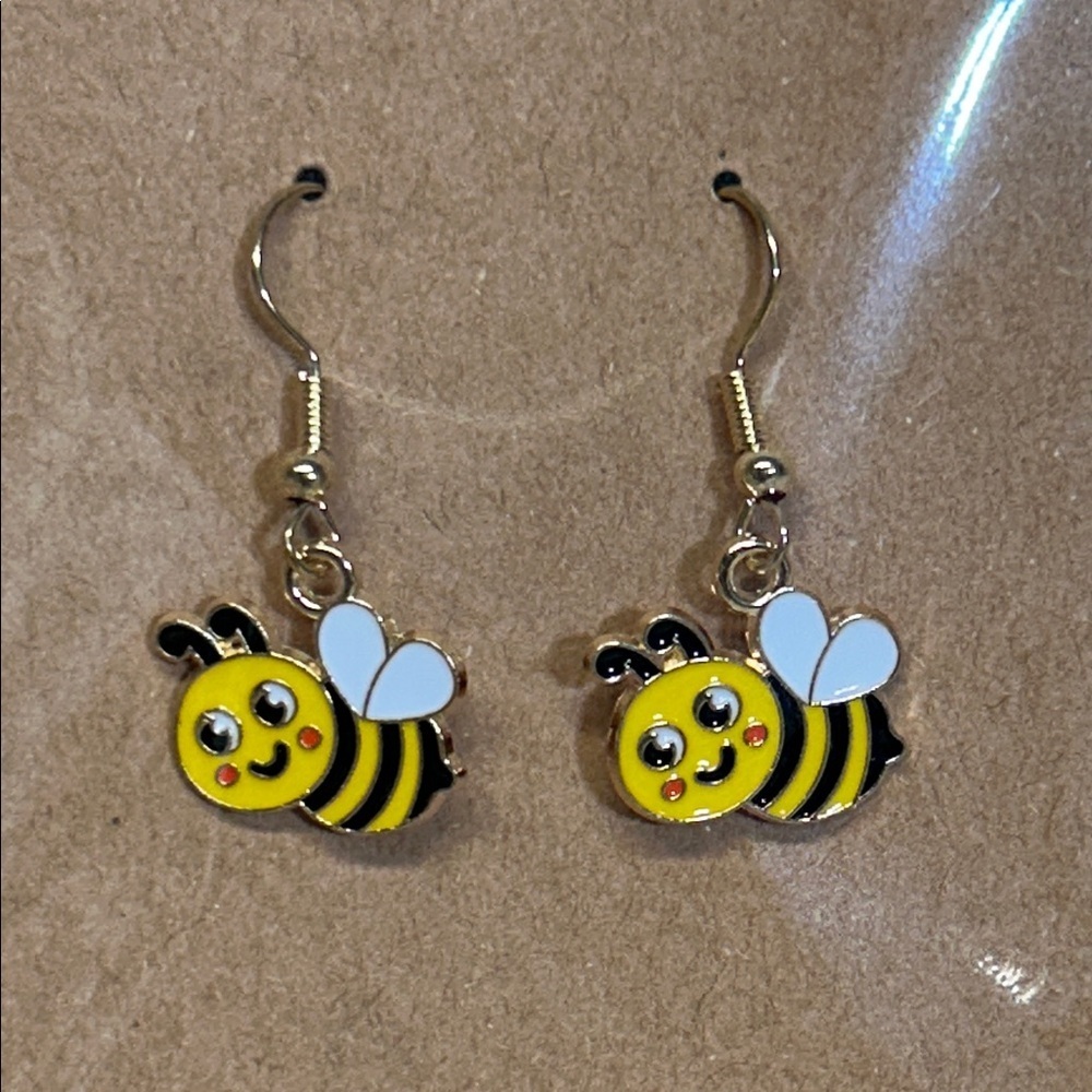Adorable Bee dangle Earrings
